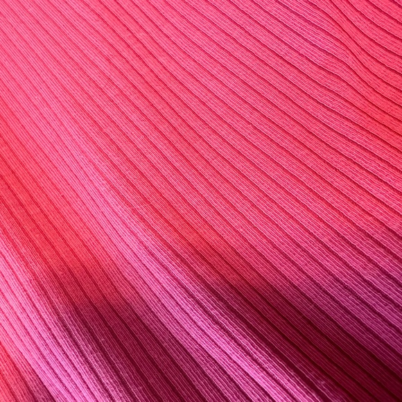 Hot pink ALO tank and leggings set - Picture 2 of 4